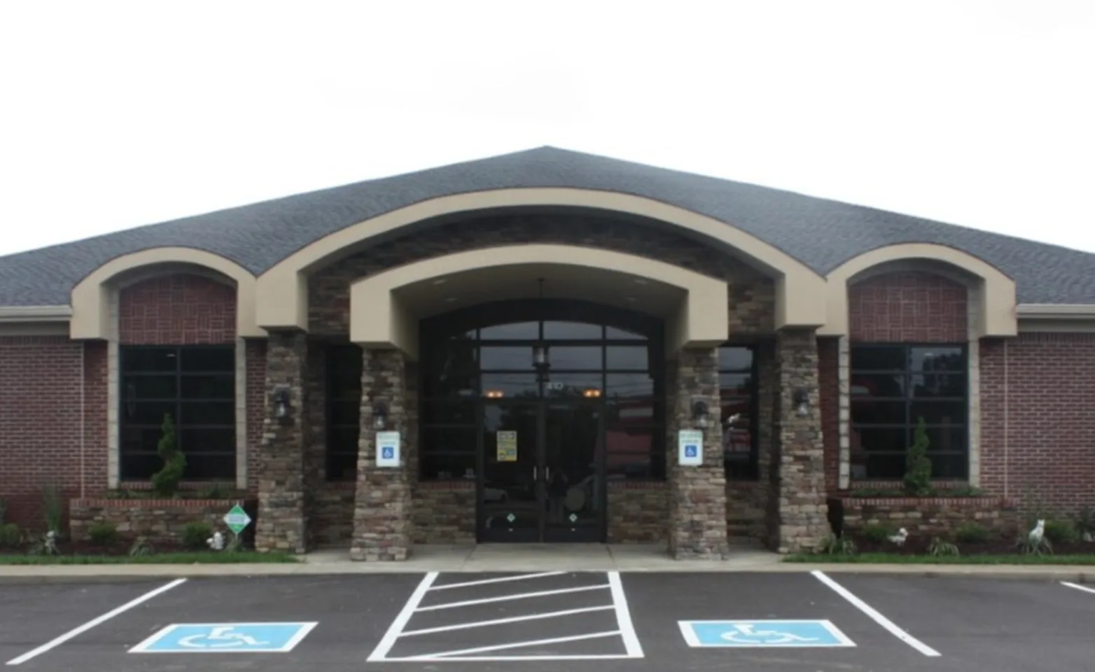 Exterior of Animal House Veterinary Clinic in Clarksville, Tennessee